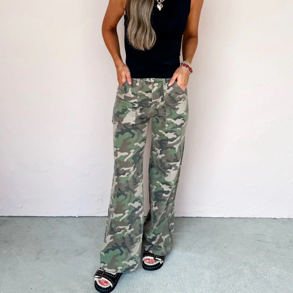 ***NWT Daze Far Out High Rise Wide Leg Jean size 29